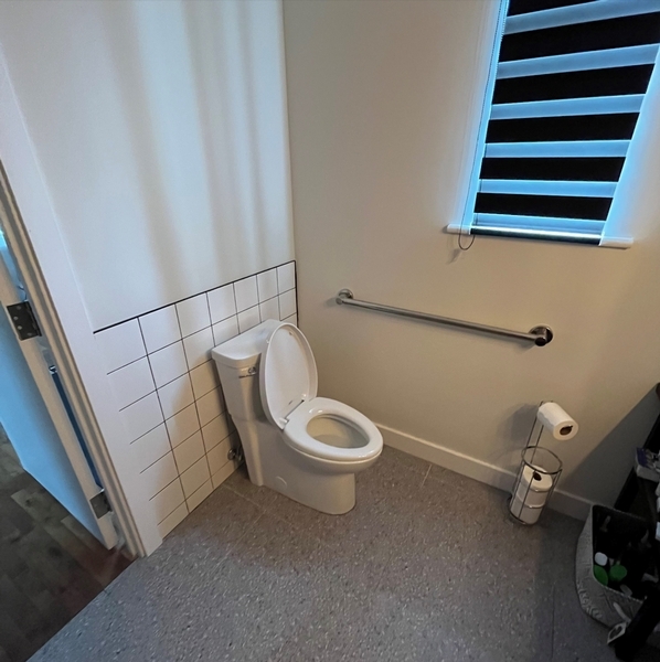 Loft: salle de bain (toilette)