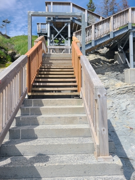 Escaliers menant à la plage