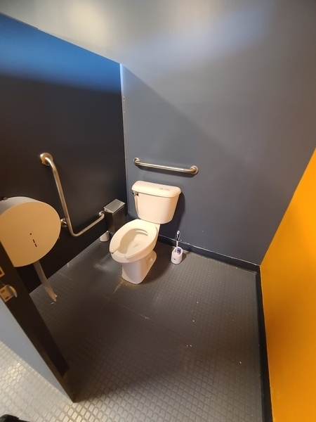 Cabinet de toilette dans le vestiaire des femmes