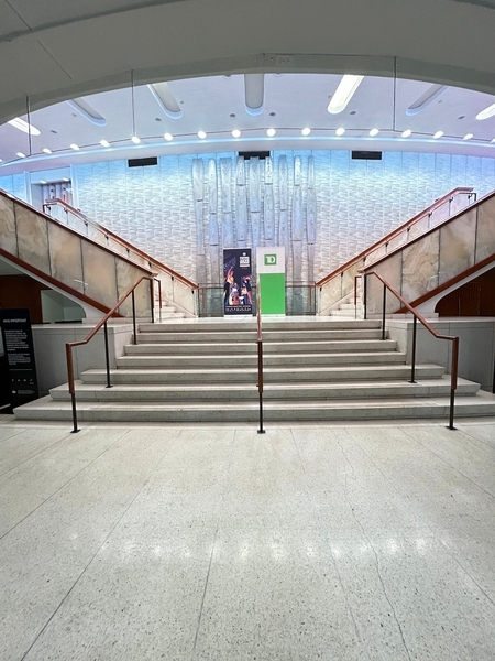 Cage d'escalier du hall d'entrée