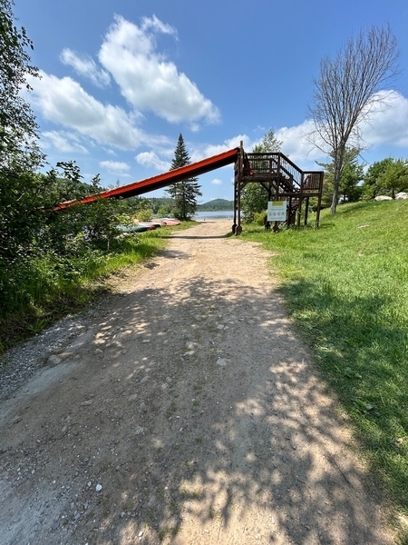 Allée menant à la plage (près de l'Auberge)