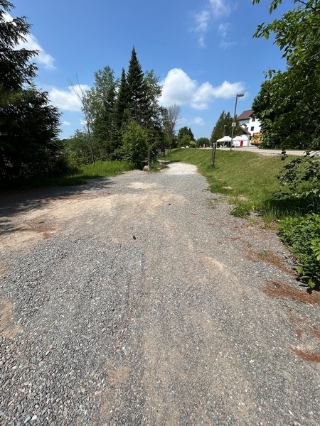 Allée menant à la plage (près de l'Auberge)