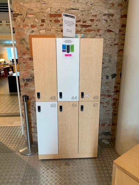 Vestiaires accessibles au 2e étage