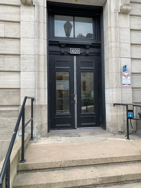 Entrée secondaire sur le côté 