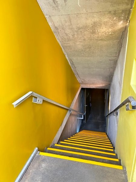 Escalier menant au Bar