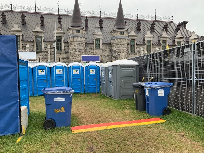 Place Georges-V (Toilettes chimiques)