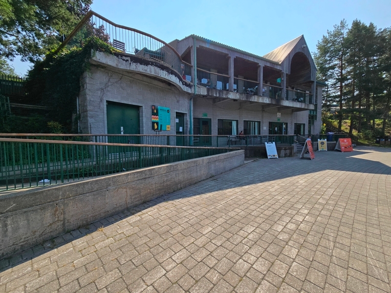 Entrée extérieure du Chalet-Restaurant