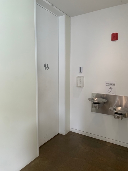 Porte de la salle de toilette pour homme