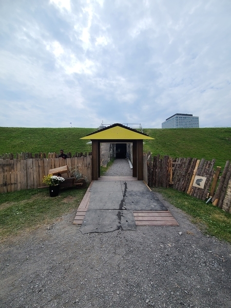 Tunnel entre la Ruelle du Savoir et le site principal (non-accessible)