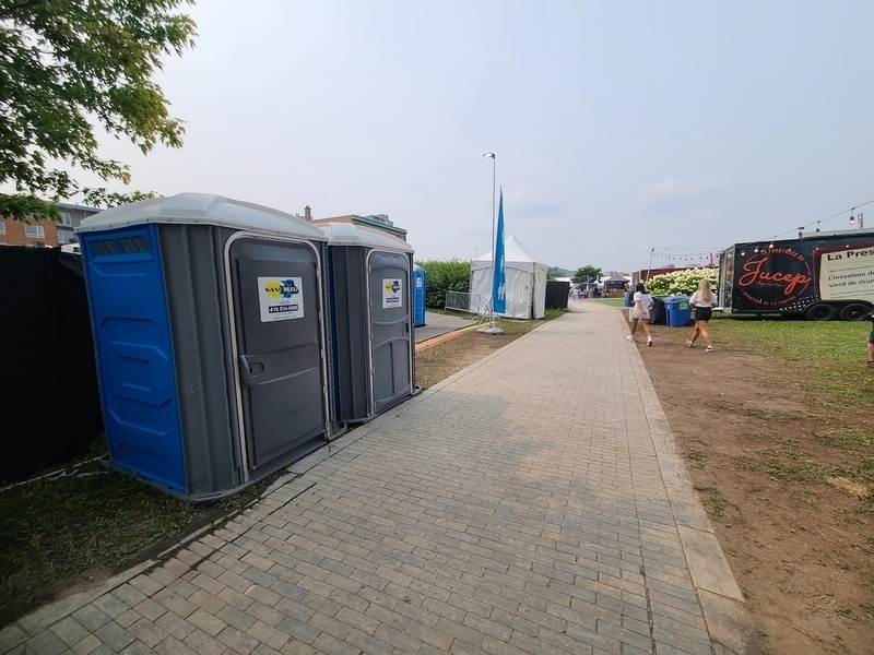 Toilettes chimiques accessibles (2)