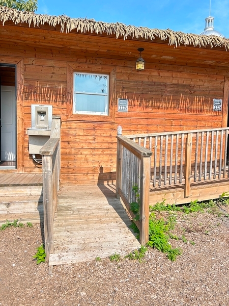 Bas de la rampe d'accès vers les toilettes