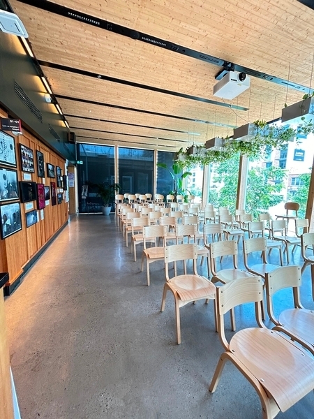 Salle de conférence vue vers l'arrière