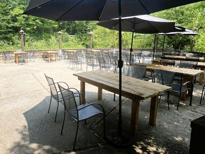 Table de la bergère - terrasse de la salle à manger