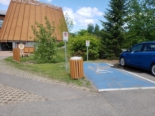 Stationnement près de l'entrée du Musée (niveau sous-sol)