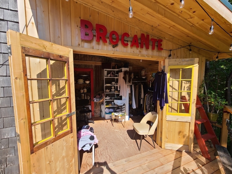 Brocante extérieure accessible