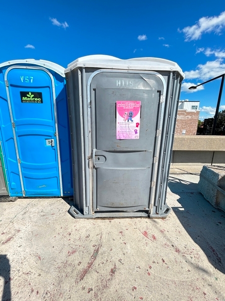 Toilette chimique accessible