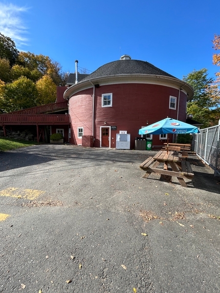 Porte d'entrée secondaire accessible 