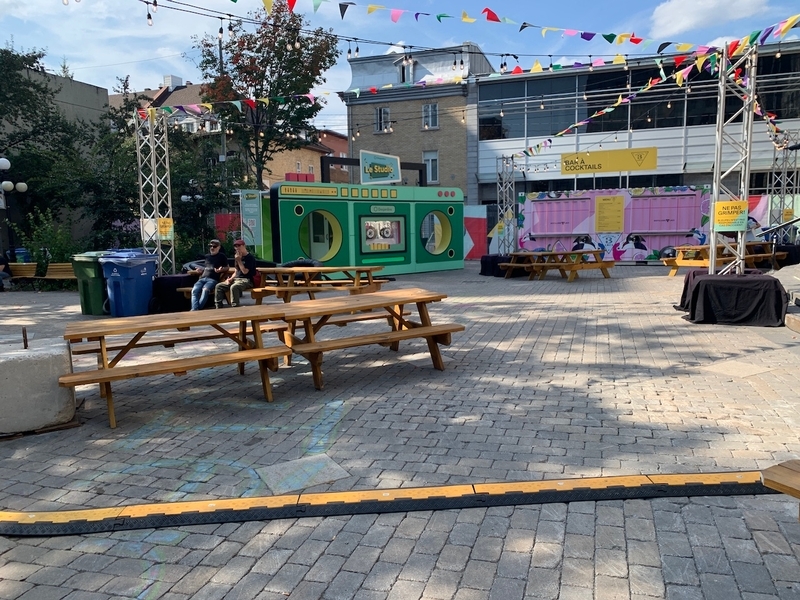 Kiosques et bar au Parvis Desjardins