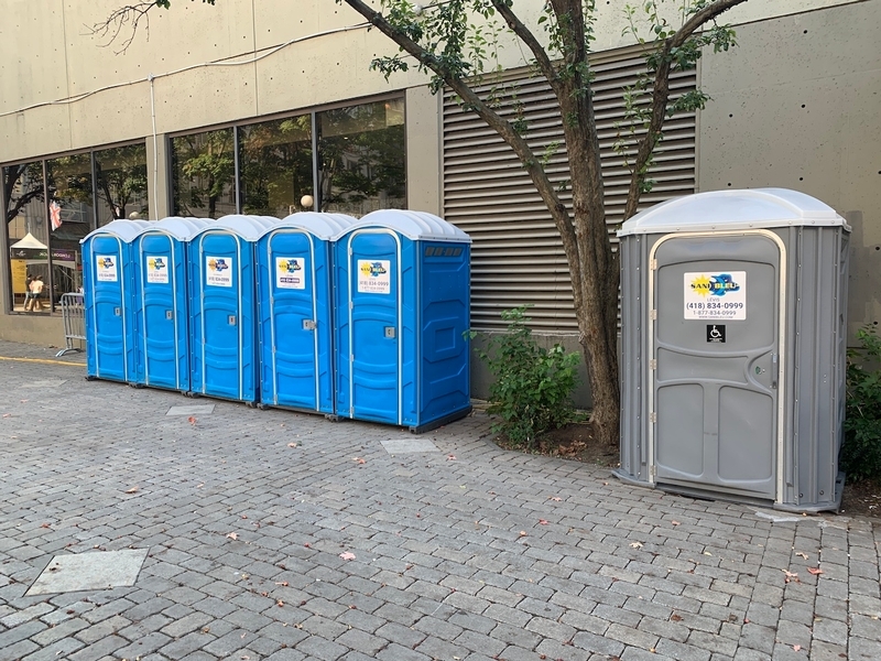 Toilette chimique - Parvis Desjardins