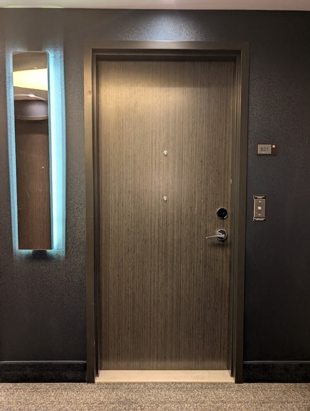 Porte des chambres pour les personnes en situation de handicap (similaire pour la chambre 520)