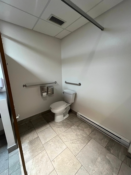 Salle de toilette publique - femmes - cabinet