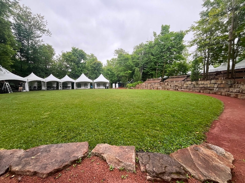 Cercle de danse - point de vue de la zone accessible (1e rangée des gradins)