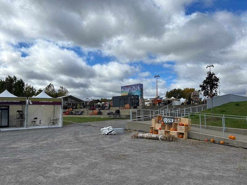 Rampe donnant accès aux sections du Patio et du Parc à partir de l'Allée 