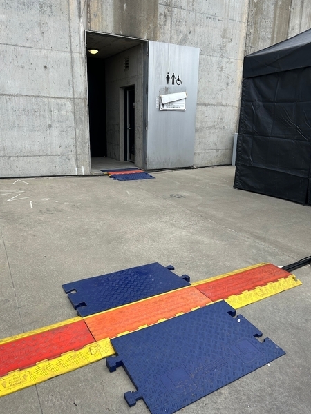 Toilette située dans l'amphithéâtre Cogeco