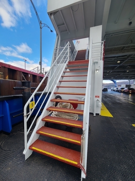 Escaliers menant aux ponts supérieurs (NM Félix-Antoine Savard)