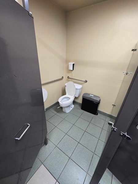 Salle de toilette des femmes au centre communautaire